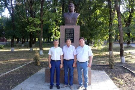 Д.Г. Новиков посетил колхоз «Терновский», где председательствует И.А. Богачев