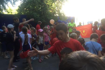 Тюмень. Комсомольцы организовали «веселые старты» для детворы