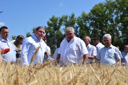 Хозяйства Орловской области, возглавляемой губернатором-коммунистом Вадимом Потомским, намолотили два миллиона тонн зерна