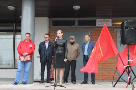 Карельские коммунисты провели митинг в городе Питкяранта в знак протеста против "оптимизации" школ