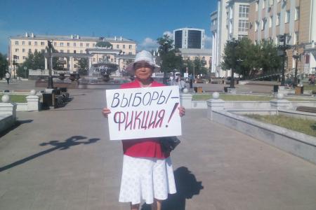 "Выборы - фикция!". В Улан-Удэ продолжаются пикеты против «выборов без выбора», в поддержку кандидата от КПРФ Вячеслава Мархаева.