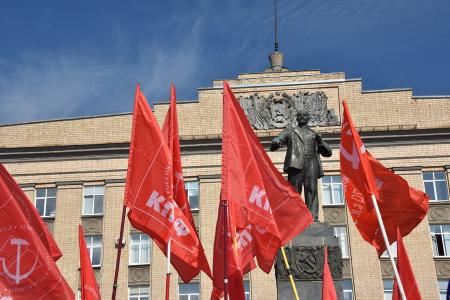 В первый день рабочего визита в Орловскую область Г.А. Зюганов встретился с горожанами и партийным активом, принял участие в чествовании ветеранов и открытии мемориального комплекса "Военная семья"