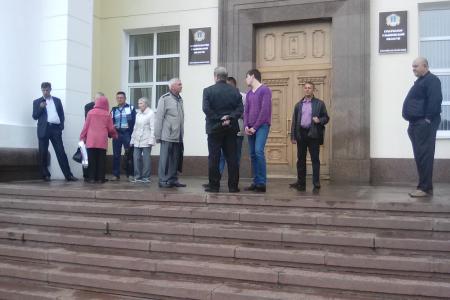 Ульяновская область. Протестующие против строительства китайского цементного завода разбили палатку в обладминистрации