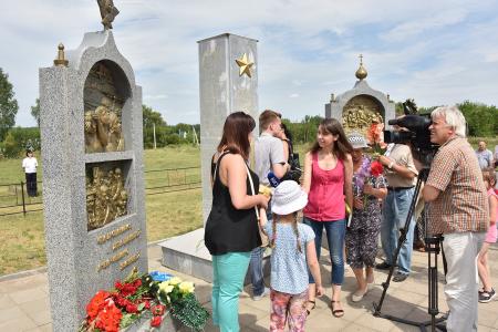 В первый день рабочего визита в Орловскую область Г.А. Зюганов встретился с горожанами и партийным активом, принял участие в чествовании ветеранов и открытии мемориального комплекса "Военная семья"