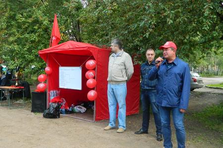 В Новосибирске прошел футбольный турнир, организованный депутатами-коммунистами
