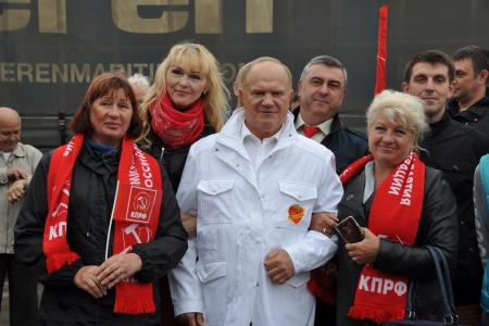 65-й пошел! Коммунисты отправили гуманитарный конвой на Донбасс