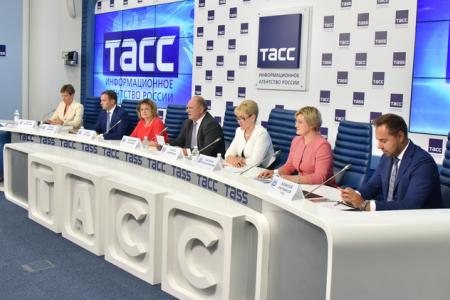 21 августа в Москве в информационном агентстве ТАСС состоялась пресс-конференция лидера КПРФ и группы женщин – кандидатов в губернаторы от КПРФ