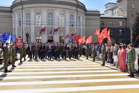 В первый день рабочего визита в Орловскую область Г.А. Зюганов встретился с горожанами и партийным активом, принял участие в чествовании ветеранов и открытии мемориального комплекса "Военная семья"