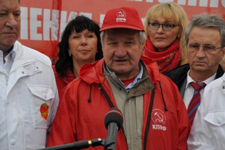 65-й пошел! Коммунисты отправили гуманитарный конвой на Донбасс