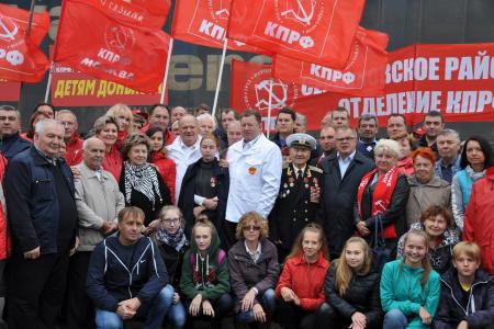 65-й пошел! Коммунисты отправили гуманитарный конвой на Донбасс