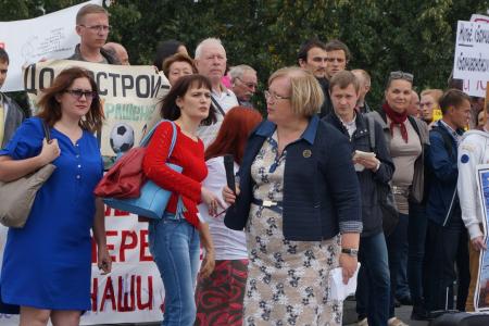 В Екатеринбурге коммунисты помогли обманутым дольщикам провести митинг в защиту их прав
