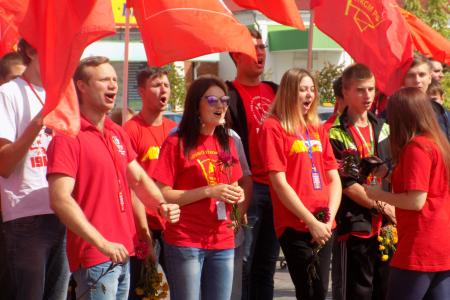 Воронежская область. Участники комсомольского слета Центрального федерального округа побывали на малой Родине Ивана Туркенича