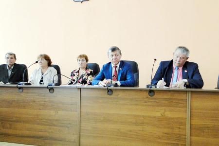 Д.Г. Новиков провел встречи с трудовыми коллективами Райчихинска и Завитинска