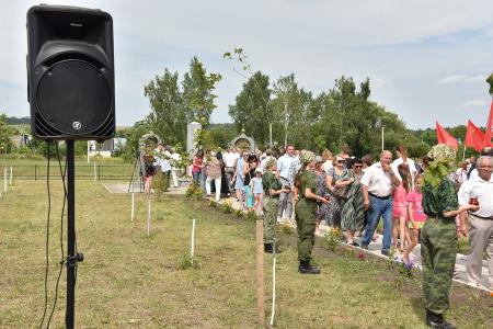 В первый день рабочего визита в Орловскую область Г.А. Зюганов встретился с горожанами и партийным активом, принял участие в чествовании ветеранов и открытии мемориального комплекса "Военная семья"