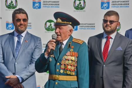 Г.А. Зюганов: В добрый путь, юные друзья! Лидер КПРФ выступил на торжественной линейке в Московской школе №892