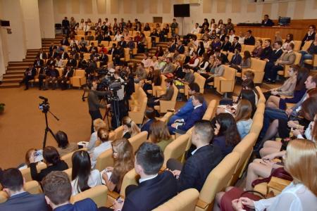 «За мир, солидарность и социальную справедливость!». В Госдуме проводился круглый стол, посвященный предстоящему фестивалю молодежи и студентов