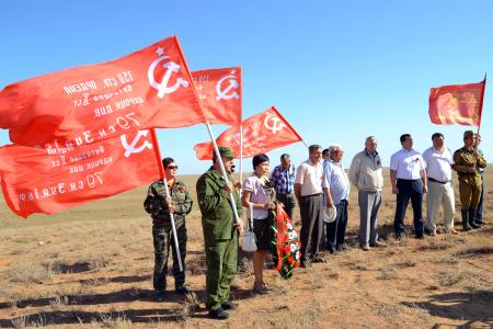 Коммунисты Калмыкии провели автопробег «Поклон солдатам Великой Победы!»