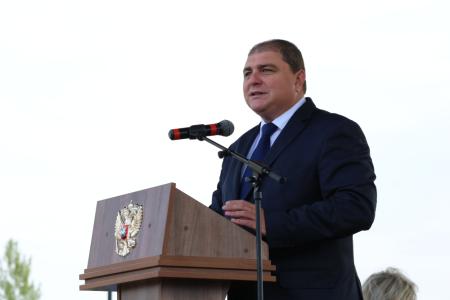 Орловская область. Губернатор-коммунист Вадим Потомский открыл новую гимназию в Вятском Посаде 