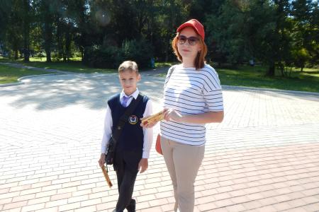 Комсомольцы Марий Эл поздравили школьников с Днем знаний