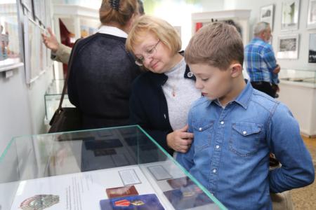 Губернатор-коммунист Вадим Потомский открыл выставку «80 лет Орловской области» 