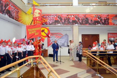 Республика Калмыкия. Революционный держите шаг!