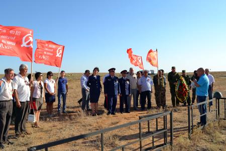 Коммунисты Калмыкии провели автопробег «Поклон солдатам Великой Победы!»