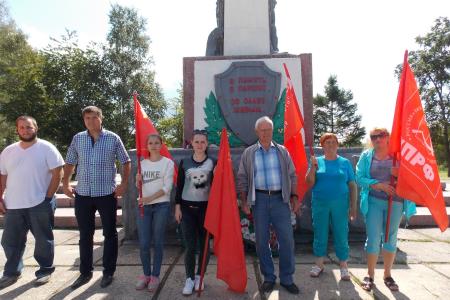 Приморский край. Коммунисты города Артема провели автопробег в честь 72-ой годовщины окончания Второй мировой войны