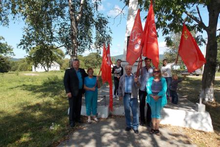 Приморский край. Коммунисты города Артема провели автопробег в честь 72-ой годовщины окончания Второй мировой войны