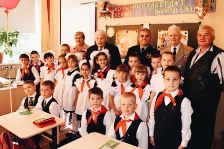Депутаты-коммунисты посетили москловские школы 1 сентября