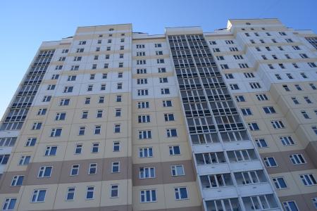 Губернатор-коммунист Вадим Потомский вручил ключи от квартир 11 сиротам