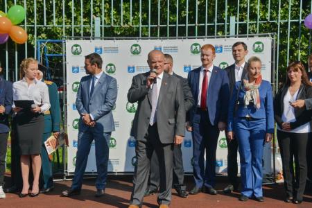 Г.А. Зюганов: В добрый путь, юные друзья! Лидер КПРФ выступил на торжественной линейке в Московской школе №892