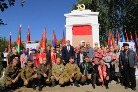 Вечно живой. Свердловские коммунисты установили памятник Владимиру Ильичу Ленину