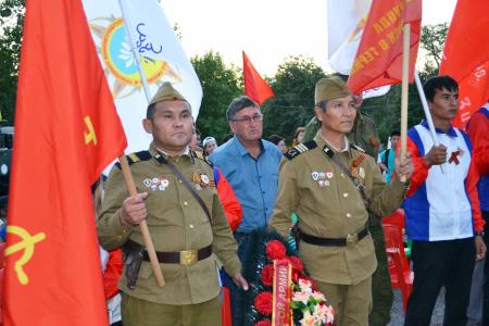 Коммунисты Калмыкии провели автопробег «Поклон солдатам Великой Победы!»