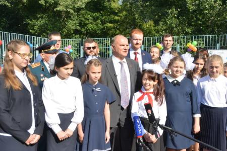 Г.А. Зюганов: В добрый путь, юные друзья! Лидер КПРФ выступил на торжественной линейке в Московской школе №892