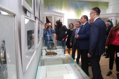 Губернатор-коммунист Вадим Потомский открыл выставку «80 лет Орловской области» 