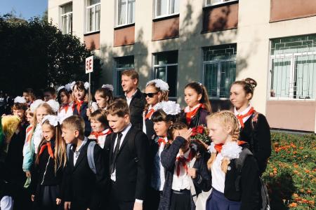 Депутаты-коммунисты посетили москловские школы 1 сентября