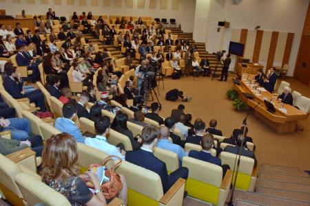 «За мир, солидарность и социальную справедливость!». В Госдуме проводился круглый стол, посвященный предстоящему фестивалю молодежи и студентов