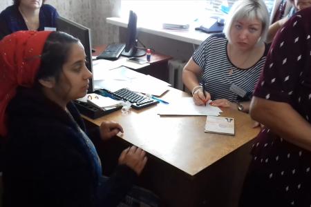 "Очи черные". Омские наблюдатели от КПРФ сняли на видео досрочное голосование табора кочевников