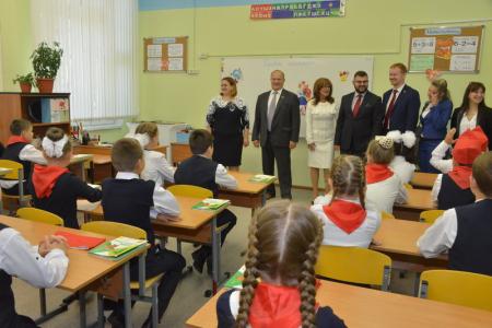 Г.А. Зюганов: В добрый путь, юные друзья! Лидер КПРФ выступил на торжественной линейке в Московской школе №892