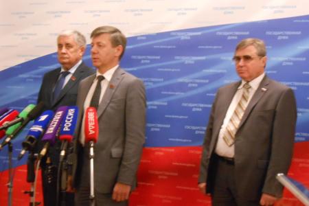 «Куба, Украина, бюджет, страхование и образование». Д.Г. Новиков, В.С. Шурчанов и О.Н. Смолин выступили перед журналистами в Госдуме