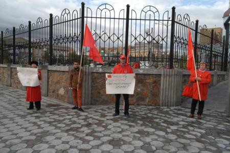 Читинские коммунисты вышли на пикеты против повышения стоимости проезда в маршрутках