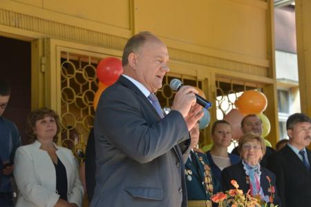 Г.А. Зюганов: В добрый путь, юные друзья! Лидер КПРФ выступил на торжественной линейке в Московской школе №892
