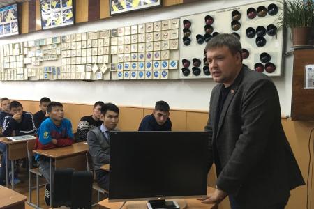 Коммунисты Тувы выступили перед студентами Кызылского автотранспортного техникума