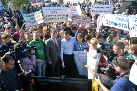 Свердловские коммунисты провели пятитысячный митинг в поддержку обманутых дольщиков