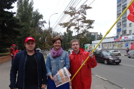 Курск. Н.Н. Иванов возглавил автопробег «Красные в городе»