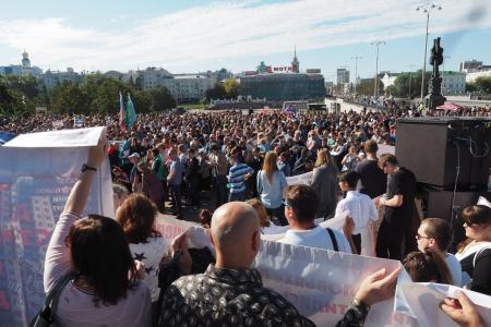 Свердловские коммунисты провели пятитысячный митинг в поддержку обманутых дольщиков