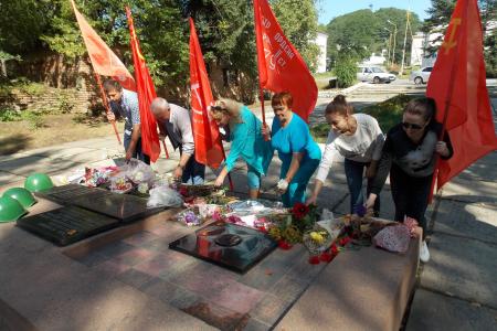 Приморский край. Коммунисты города Артема провели автопробег в честь 72-ой годовщины окончания Второй мировой войны