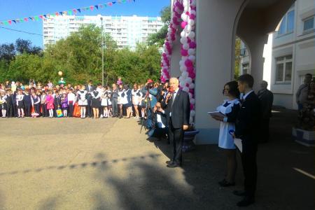 Депутаты-коммунисты посетили москловские школы 1 сентября