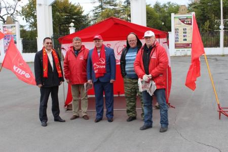 В Магадане прошел агитационный пикет коммунистов