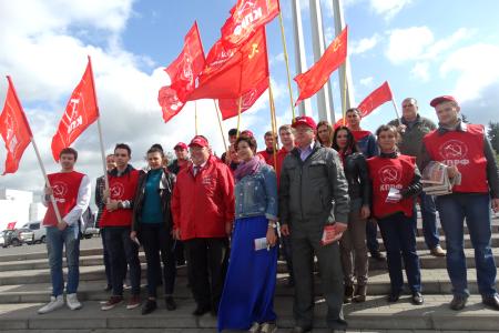 Курск. Н.Н. Иванов возглавил автопробег «Красные в городе»